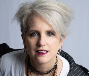 Anne Stott releases new ballad with 'Palm Trees & Parking Lots'