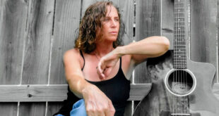 Pam Ross Balances Storytelling and Sonic Grit on “Reading Your Text”