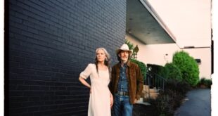 Gillian Welch & David Rawlings Announce “Gillian Welch & David Rawlings Play Grateful Dead Acoustic Reckoning” April Tour Dates